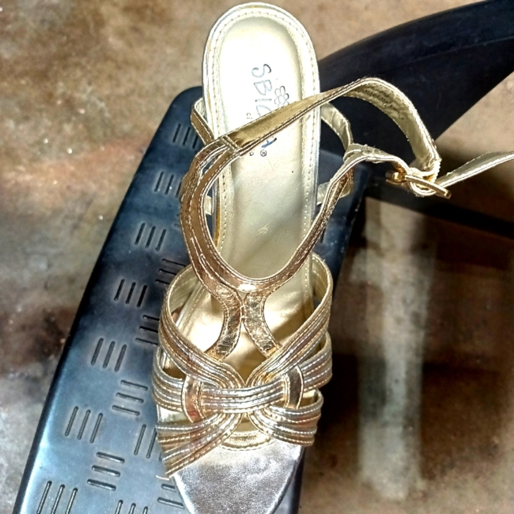 Wedge sandals